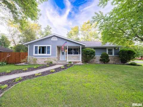 300 W 4TH Street, Mackinaw, IL 61755