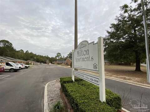 6288 Hamilton Bridge Rd, Milton, FL 32570