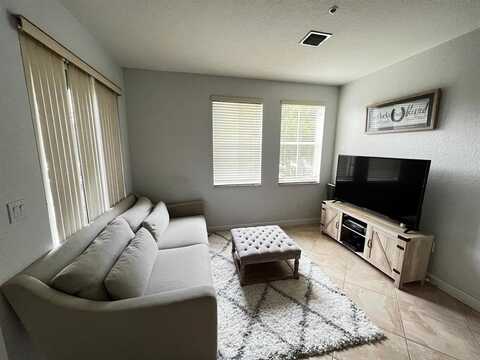 110 Jacaranda Country Club Dr, Plantation, FL 33324