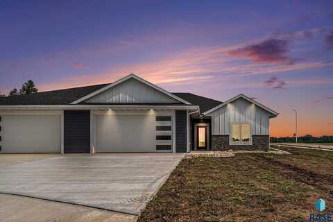 719 Tallgrass Cir, Luverne, MN 56156