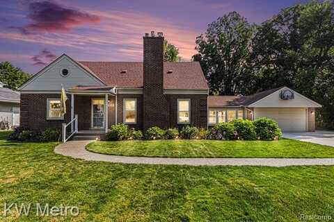 449 Shoreview Drive, Waterford, MI 48328