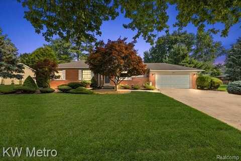 18241 Dunblaine Avenue, Beverly Hills, MI 48025