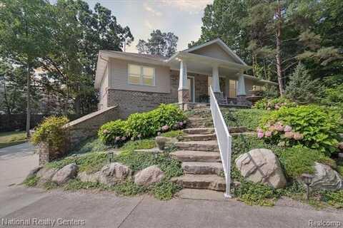 2350 Melton Drive, Howell, MI 48843