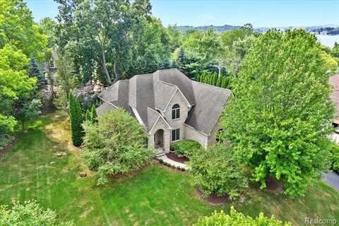 9194 Orion Drive, Brighton, MI 48114
