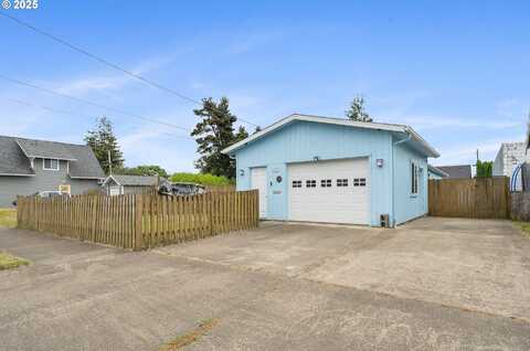 2105 9TH ST, Tillamook, OR 97141