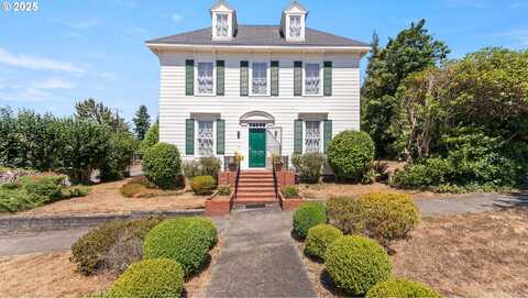 812 E 2nd ST, Coquille, OR 97423