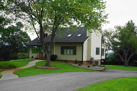 195 Winesap RD, Roanoke, VA 24019