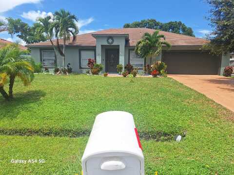 825 SE Cavern Avenue, Port Saint Lucie, FL 34983