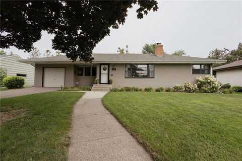 1141 Summer Street, Roseville, MN 55113