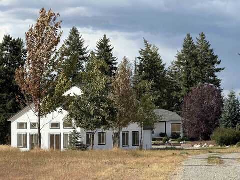 8515 E Orchard Bluff Rd Rd, Chattaroy, WA 99003