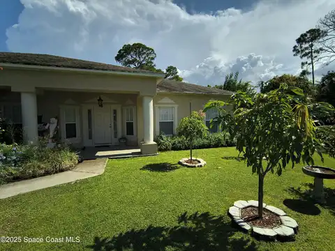 200 Delmonico Street NE, Palm Bay, FL 32907