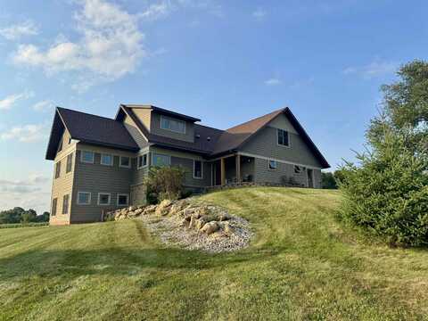 16195 Coy Lane, Viola, WI 54664