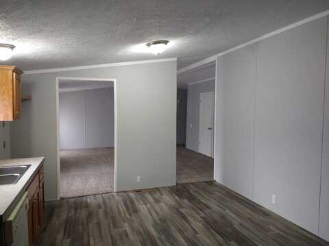 525 Continental Cir, Davison, MI 48423