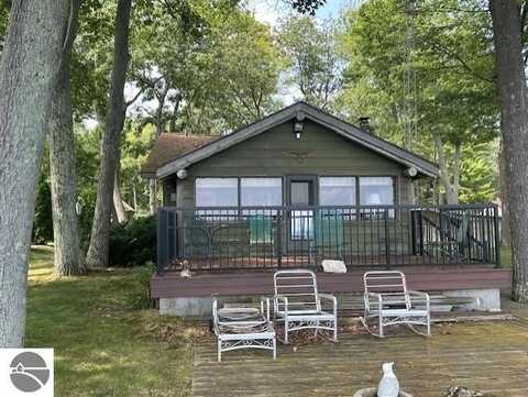 940 Huron Street, East Tawas, MI 48730