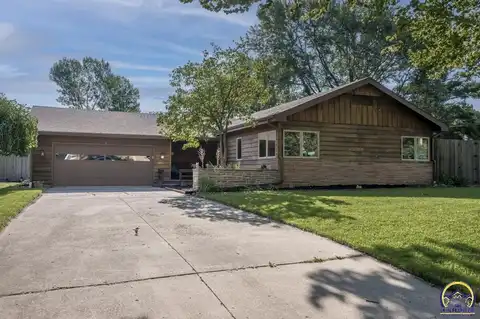 736 SW Crest DR, Topeka, KS 66606