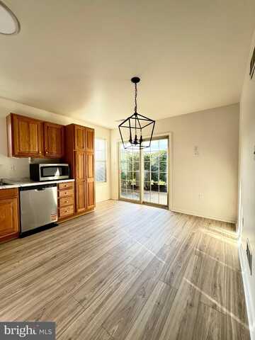 39 ACORN BOULEVARD, LANCASTER, PA 17602