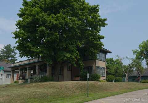 615 Washington, Iron River, MI 49935