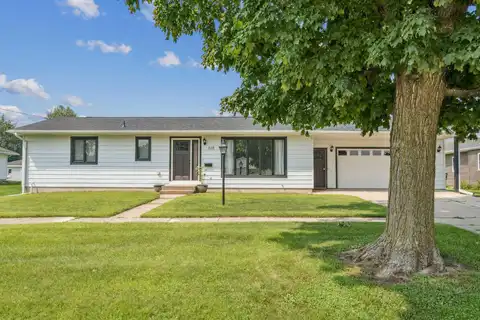 828 E Butler St Street, Manchester, IA 52057