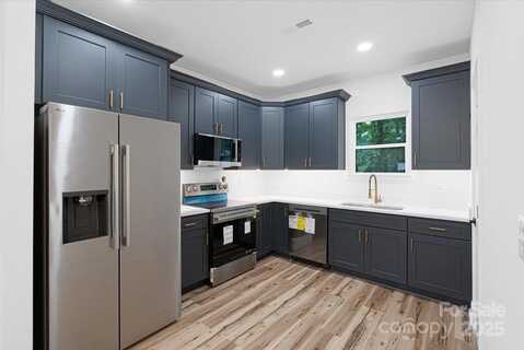 252 7th Street SE, Hickory, NC 28602