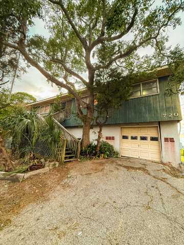 720 E Erie Avenue, Folly Beach, SC 29439