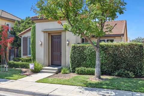 3867 Richmond Avenue, Clovis, CA 93619