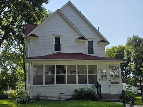 920 N Adams, MASON CITY, IA 50401
