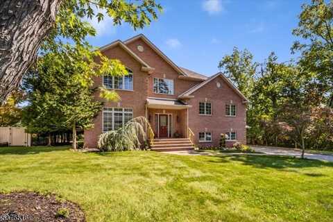 12 Notch Park Rd, Little Falls, NJ 07424