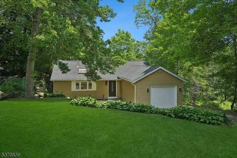 144 Highland Lakes Rd, Vernon, NJ 07422