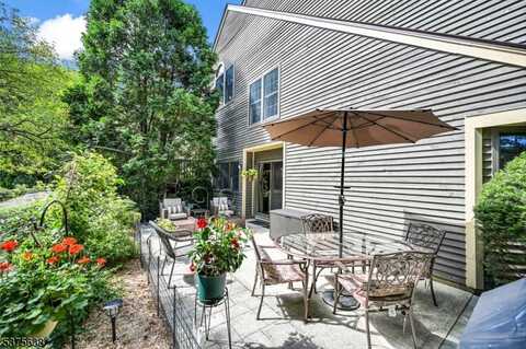 33 Concord Rd, West Milford, NJ 07480