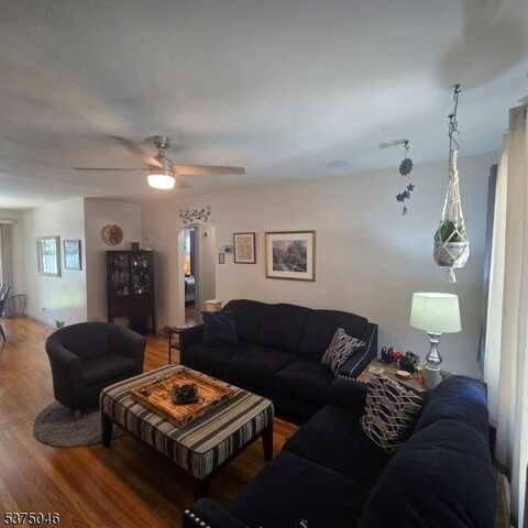 61 Hobart St, Park Village, NJ 07660