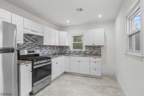 214 Cleveland St, Orange, NJ 07050