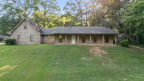 85 Lakeview Dr, Columbus, MS 39705