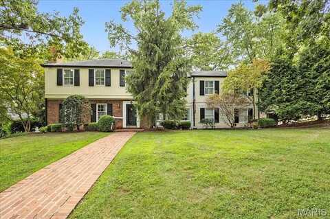 2 Nassau Drive, Saint Louis, MO 63124