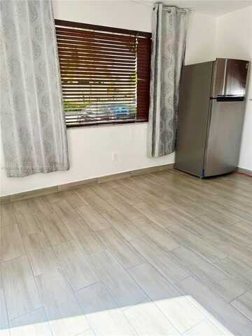 359 W 12th St, Hialeah, FL 33010