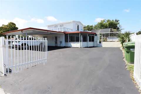 141 Mcarthur Pkwy, Pembroke Pines, FL 33024