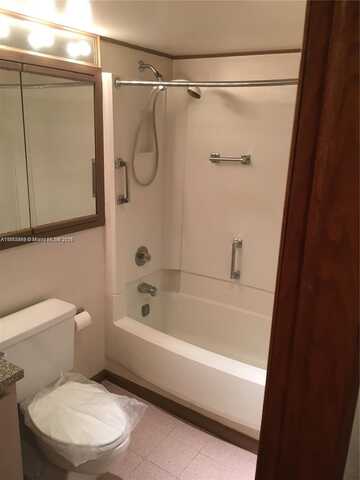 14221 N Kendall Dr, Miami, FL 33186