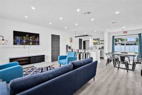 7471 Hope St, Hollywood, FL 33024