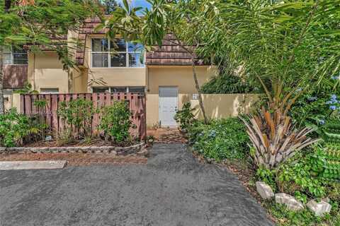 3750 SW 60th Ter, Davie, FL 33314