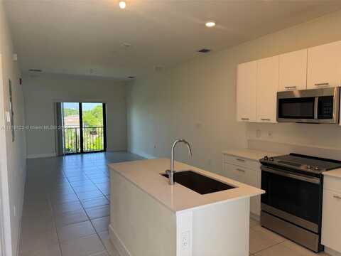 8001 NW 41st St, Doral, FL 33166