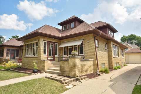 2428 N 62nd St, Wauwatosa, WI 53213