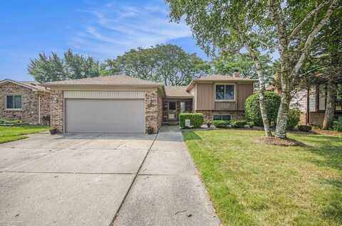 13746 Canterbury, Sterling Heights, MI 48312