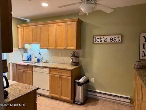 17 Pine Cluster Circle, Manalapan, NJ 07726