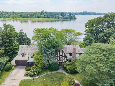 6 Shore Drive, Great Neck, NY 11021