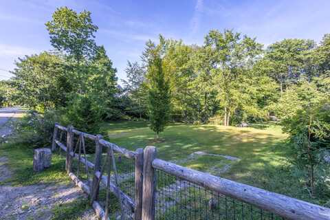 11 Spruce Street, Rockport, ME 04856