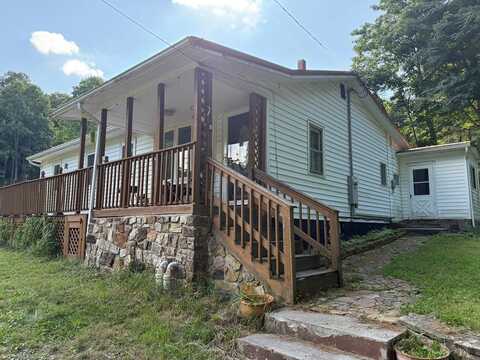 793 Goss, BLUEFIELD, VA 24605