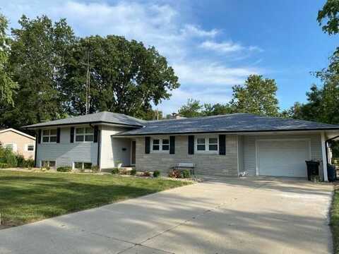 9 Orchard Drive, Charleston, IL 61920