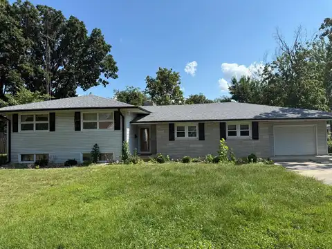 9 Orchard Drive, Charleston, IL 61920