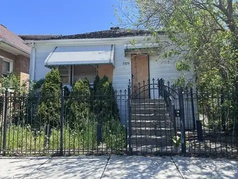 9329 S Wentworth Avenue, Chicago, IL 60620
