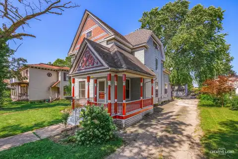 215 S Lincoln Avenue, Aurora, IL 60505