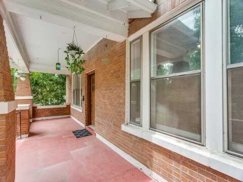 6 Chase Court, Fort Worth, TX 76110